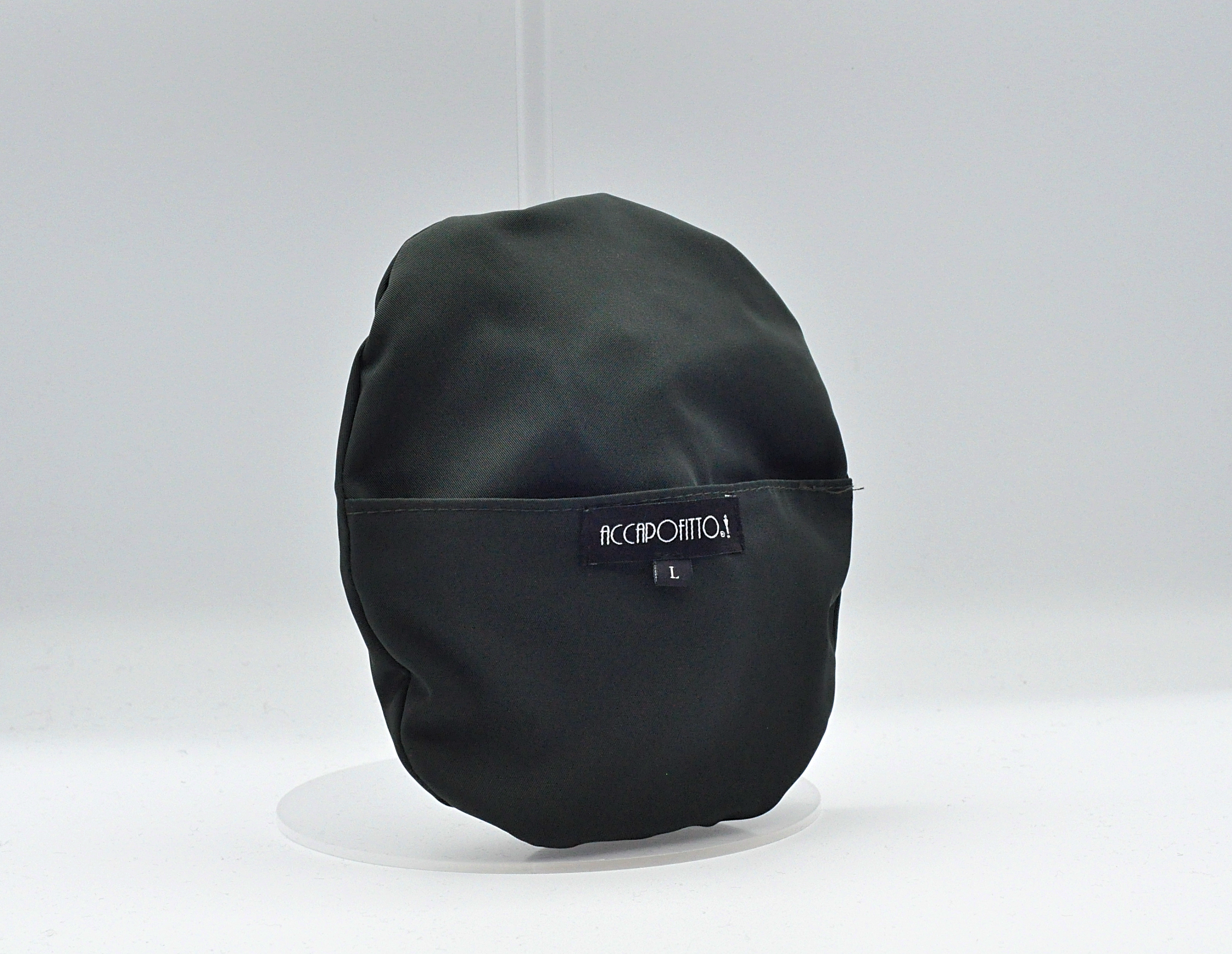 Cappello impermeabile del brand Accapofitto, ripiegabile. Colore verde scuro. Visione ripiegato