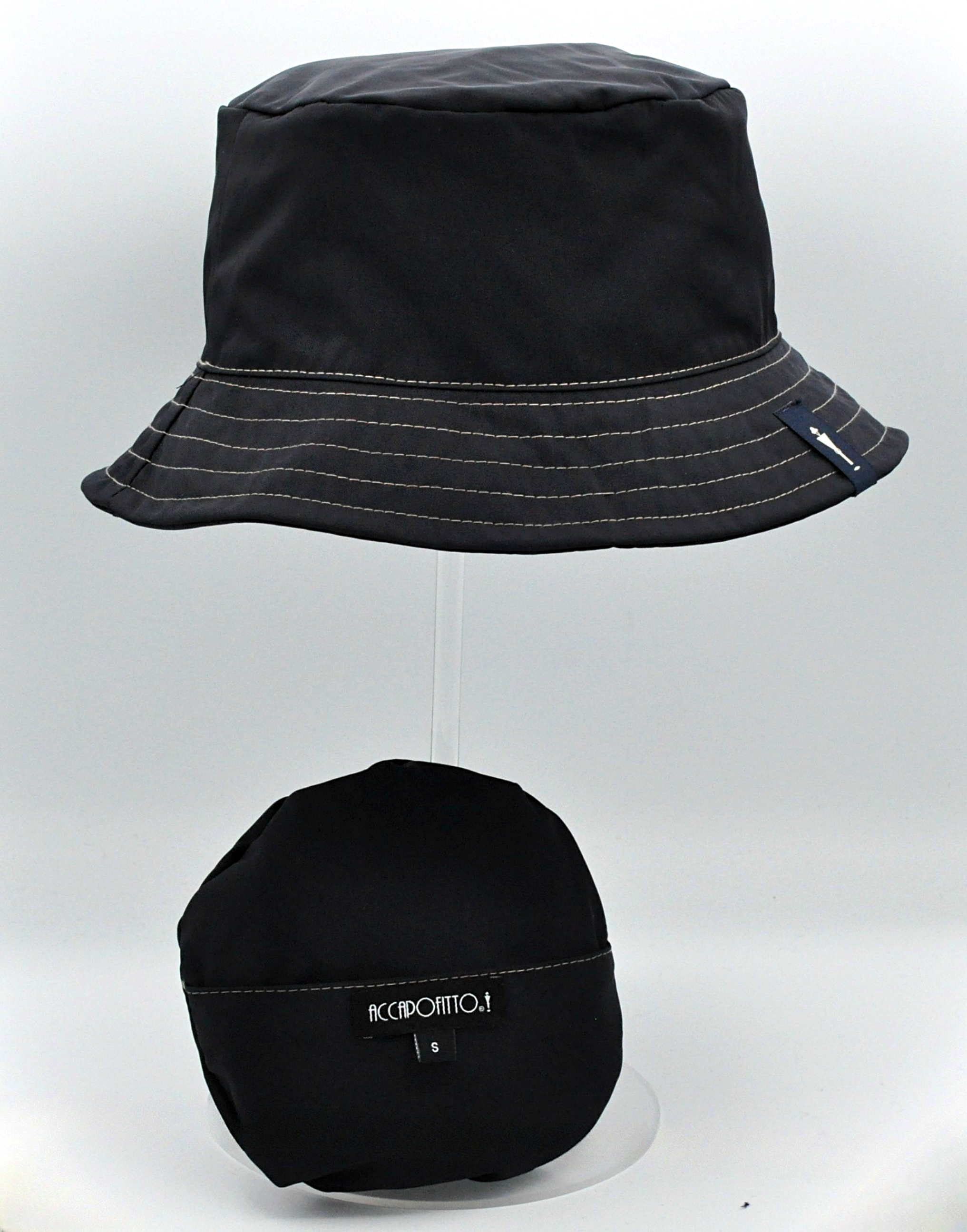 Cappello impermeabile del brand Accapofitto, ripiegabile. Visione di insieme