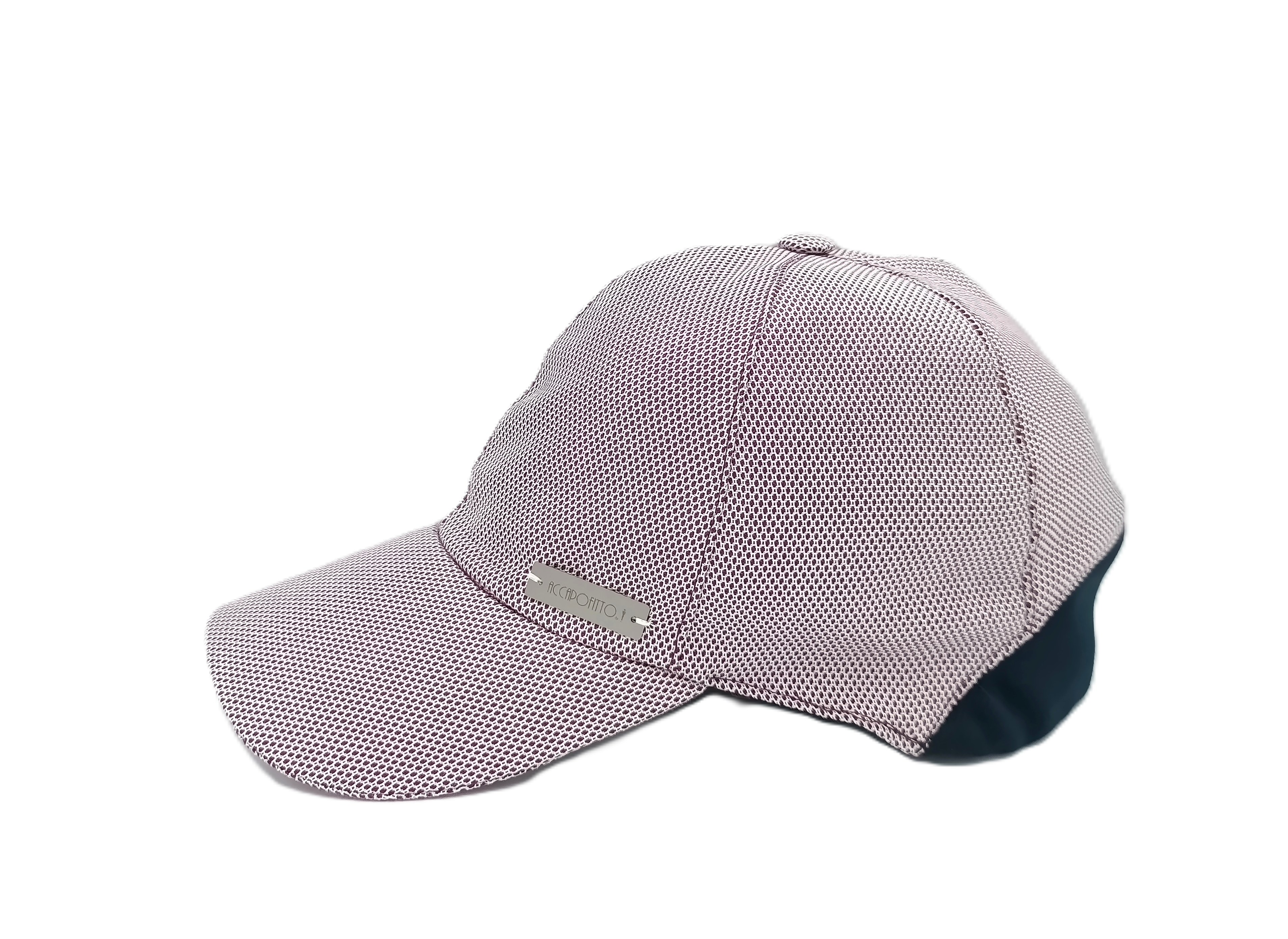 Cappello baseball Andy. Cotone misto seta, tessuto micro jacquard sui toni del rosso e del beige del brand Accapofitto, con inserto in jersey elasticizzato blu sulla nuca. Visione laterale