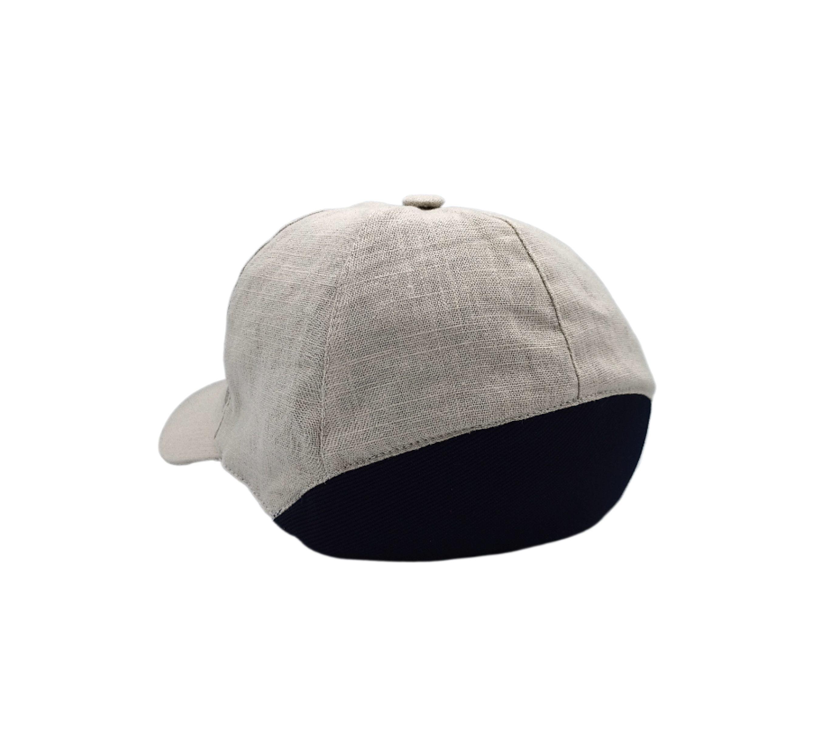 Cappello baseball unisex in puro lino color sabbia del brand Accapofitto. Visione retro, con inserto in jersey elasticizzato blu sulla nuca.