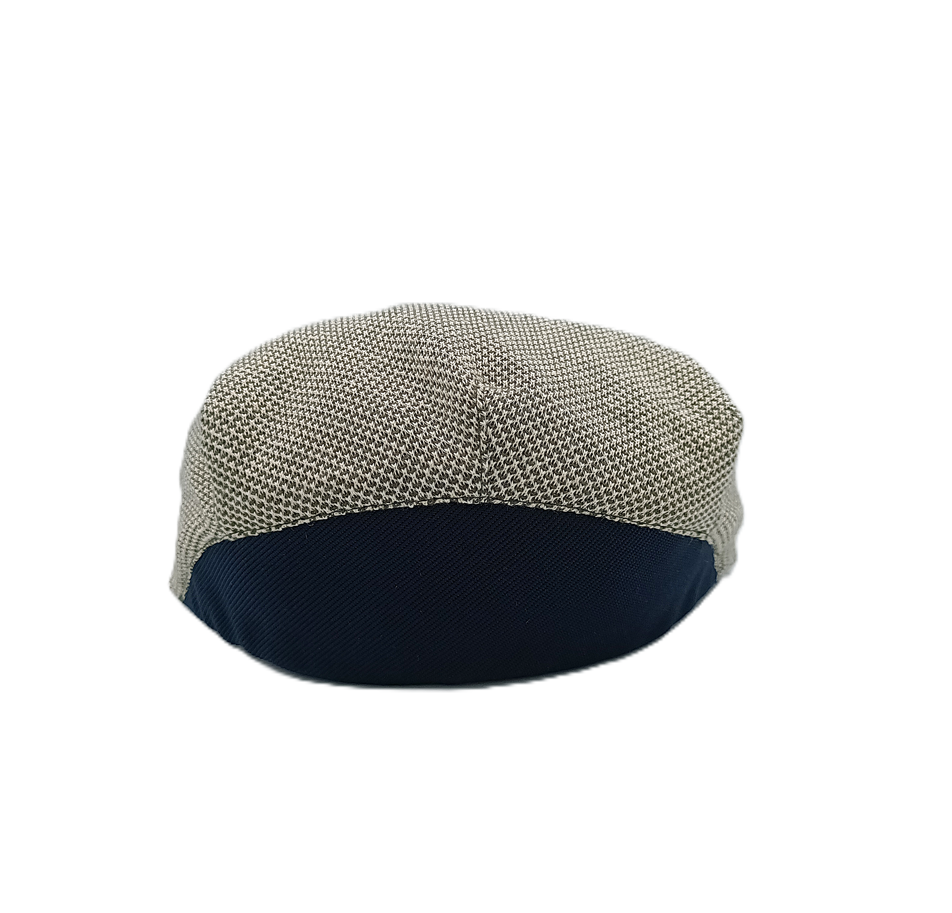 Coppola in tessuto micro jacquard sui toni del verde e beige. Tessuto cotone misto lino, visione del retro con inserto in jersey elasticizzato blu