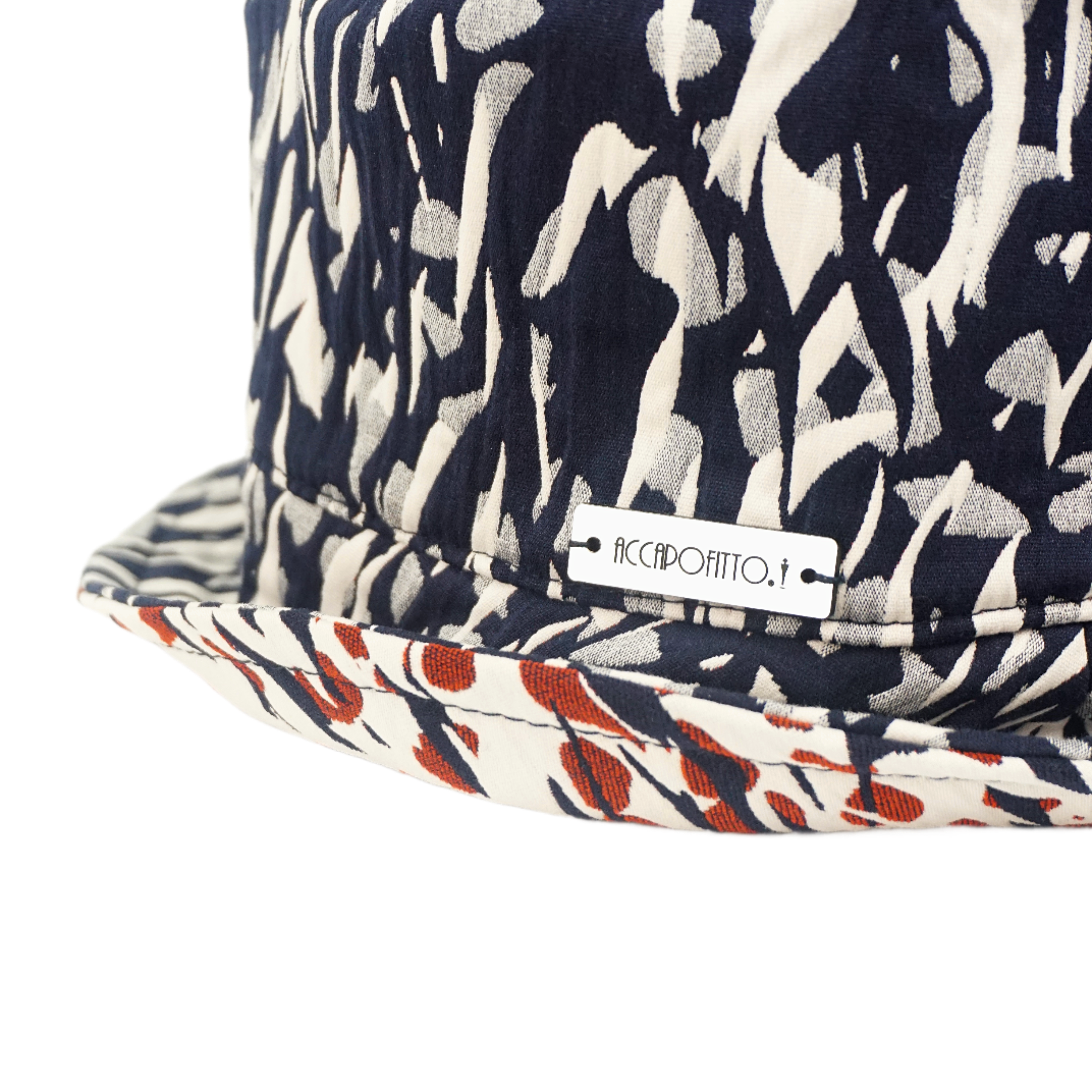 Cappello bucket hat reversibile di cotone ed elastane del brand Accapofitto, dettaglio