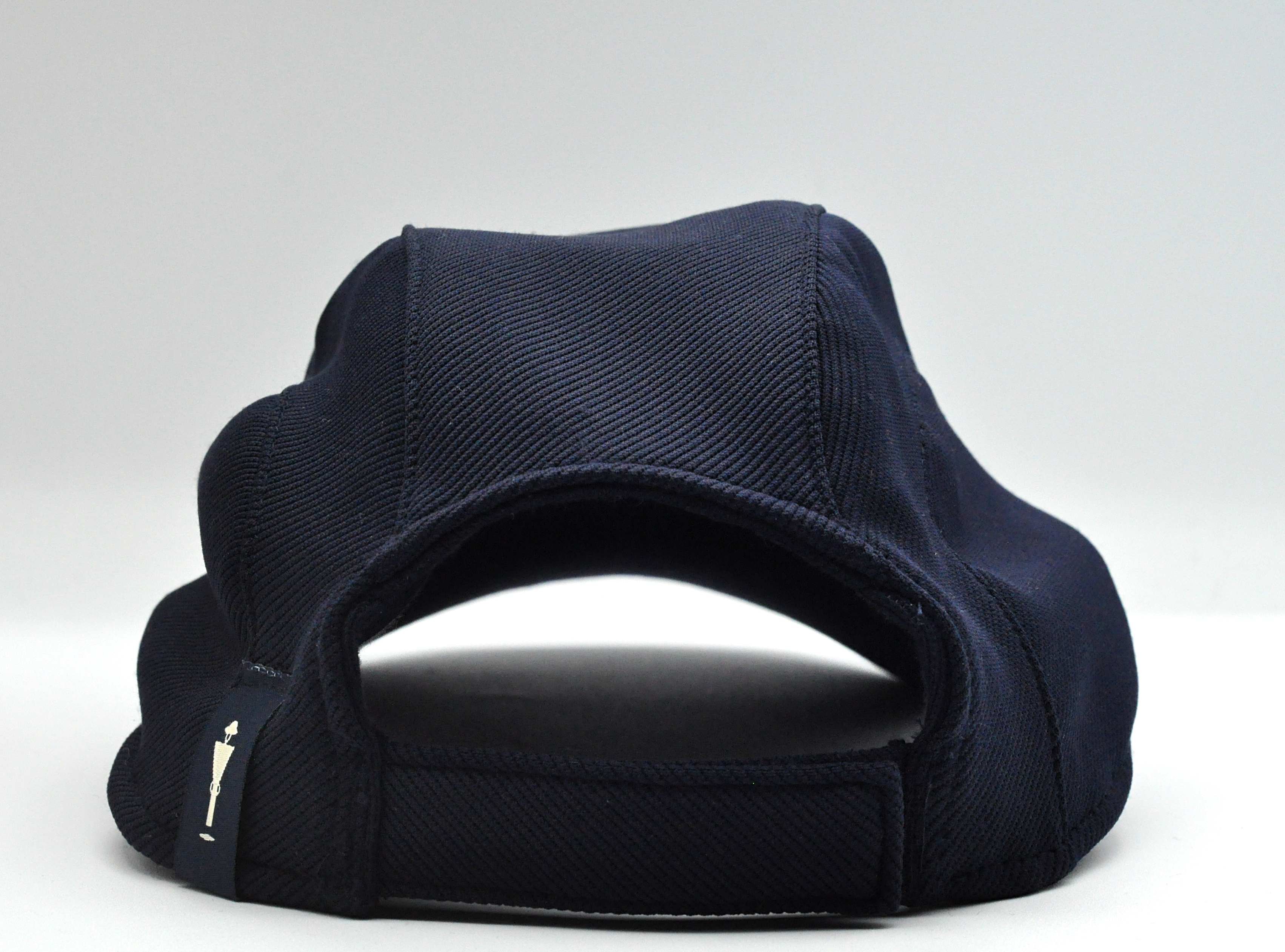 Coppola in jersey blu del brand Accapofitto, visione sul retro