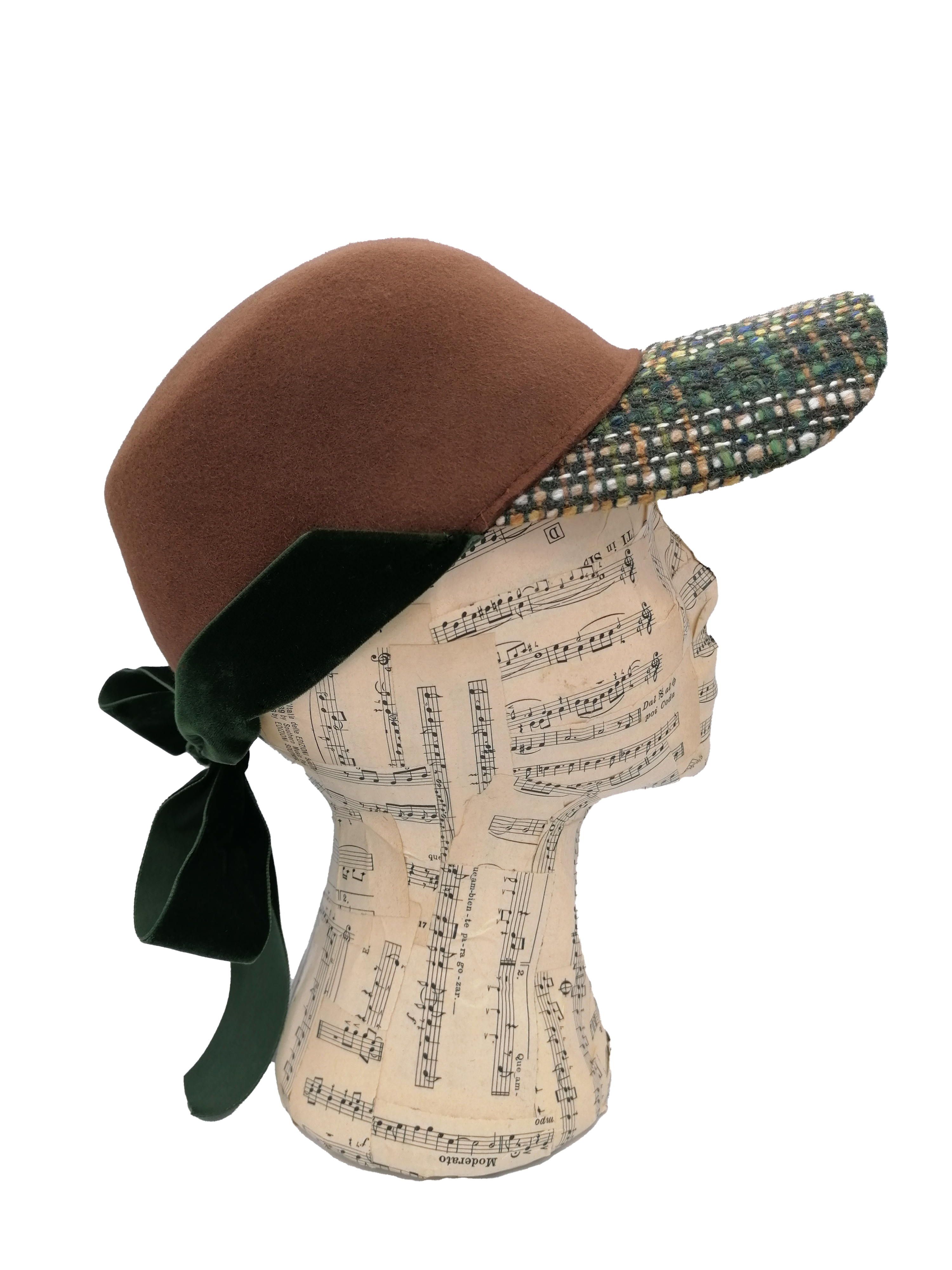 cappello donna modello baseball feltro marrone, tesa tessuto di lana fantasia, nastro velluto verde, lato destro