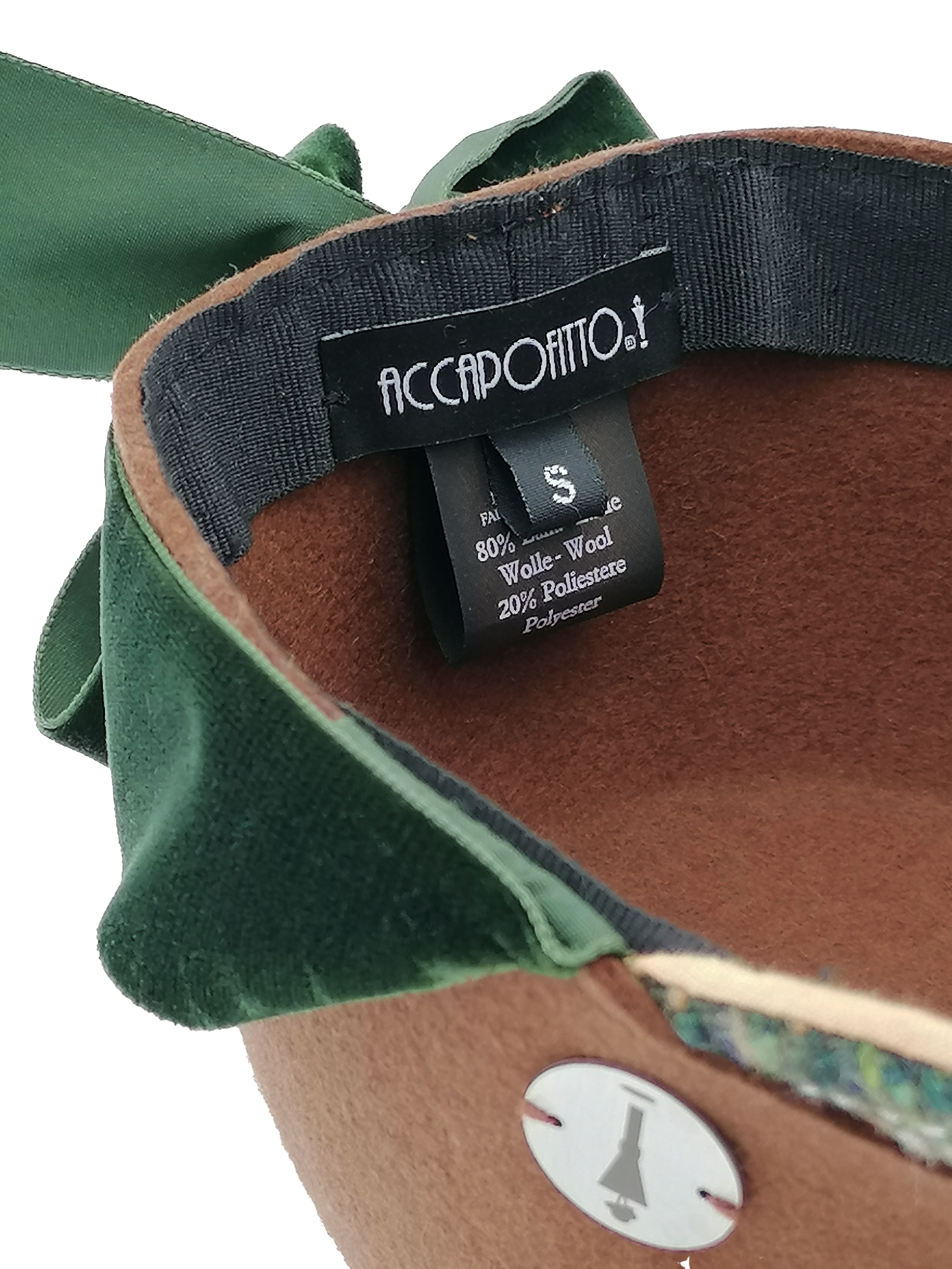 cappello donna modello baseball feltro marrone, tesa tessuto di lana fantasia, nastro velluto verde, interno