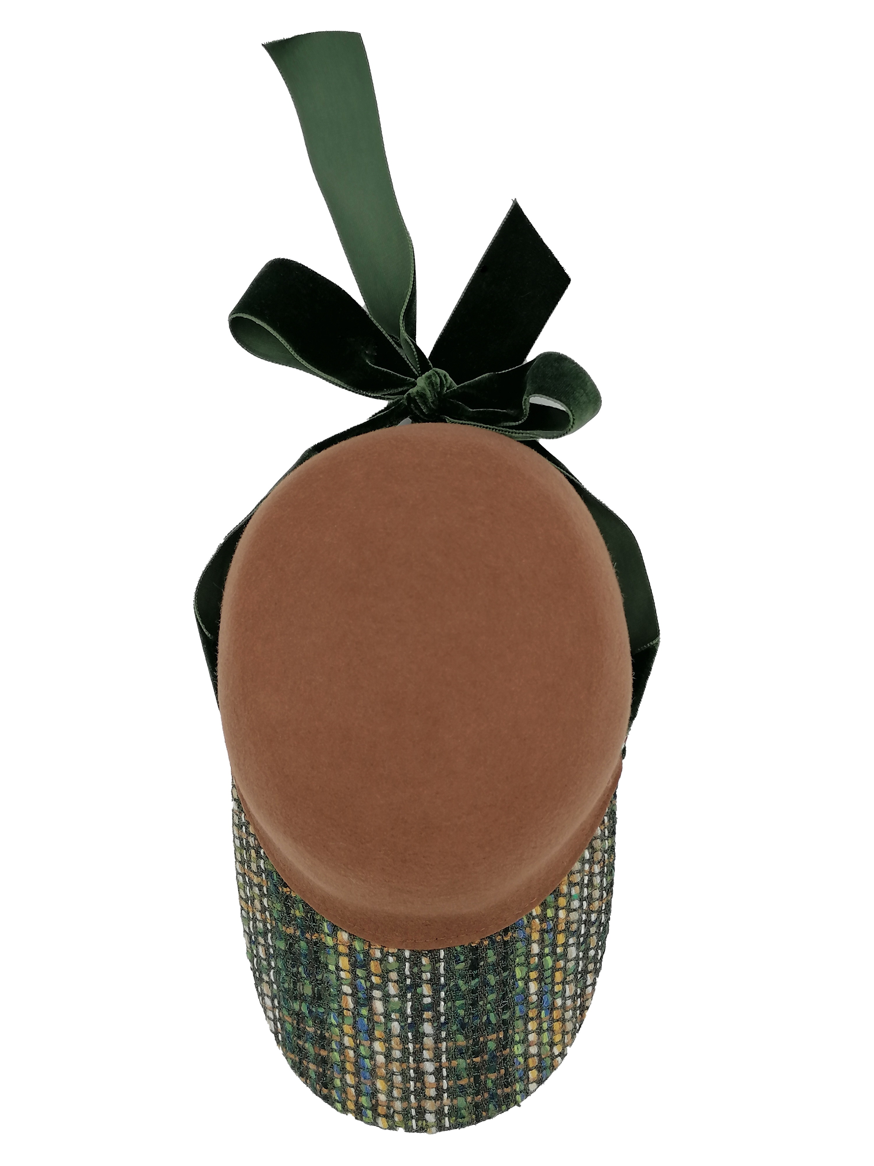 cappello donna modello baseball feltro marrone, tesa tessuto di lana fantasia, nastro velluto verde, sopra
