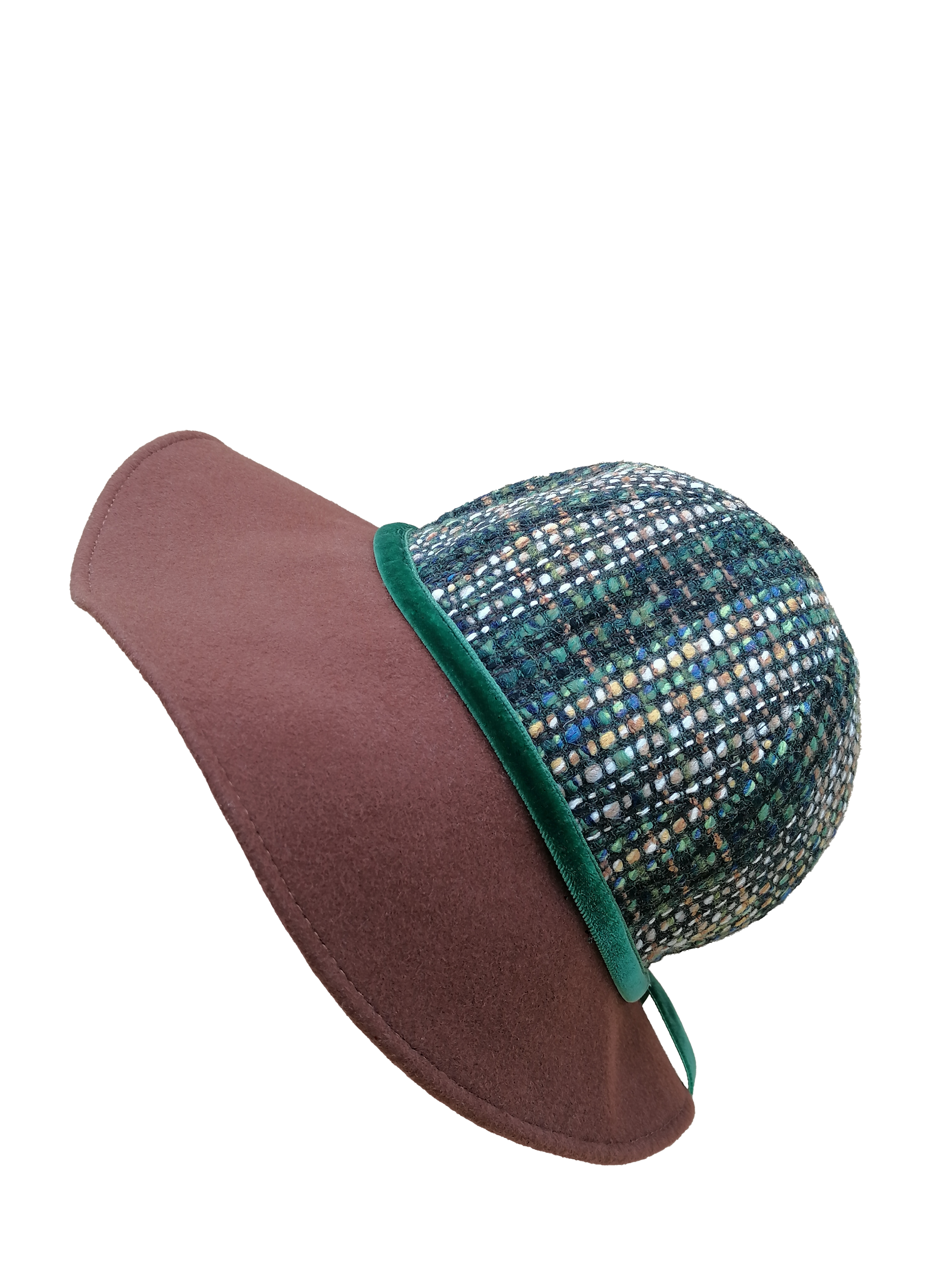 cappello cloche donna, tesa feltro marrone, capino tessuto di lana fantasia, nastro di velluto verde, lato destro