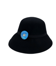 Carica l&#39;immagine nel visualizzatore di Gallery, Mariposa - cappello cloche variante Black
