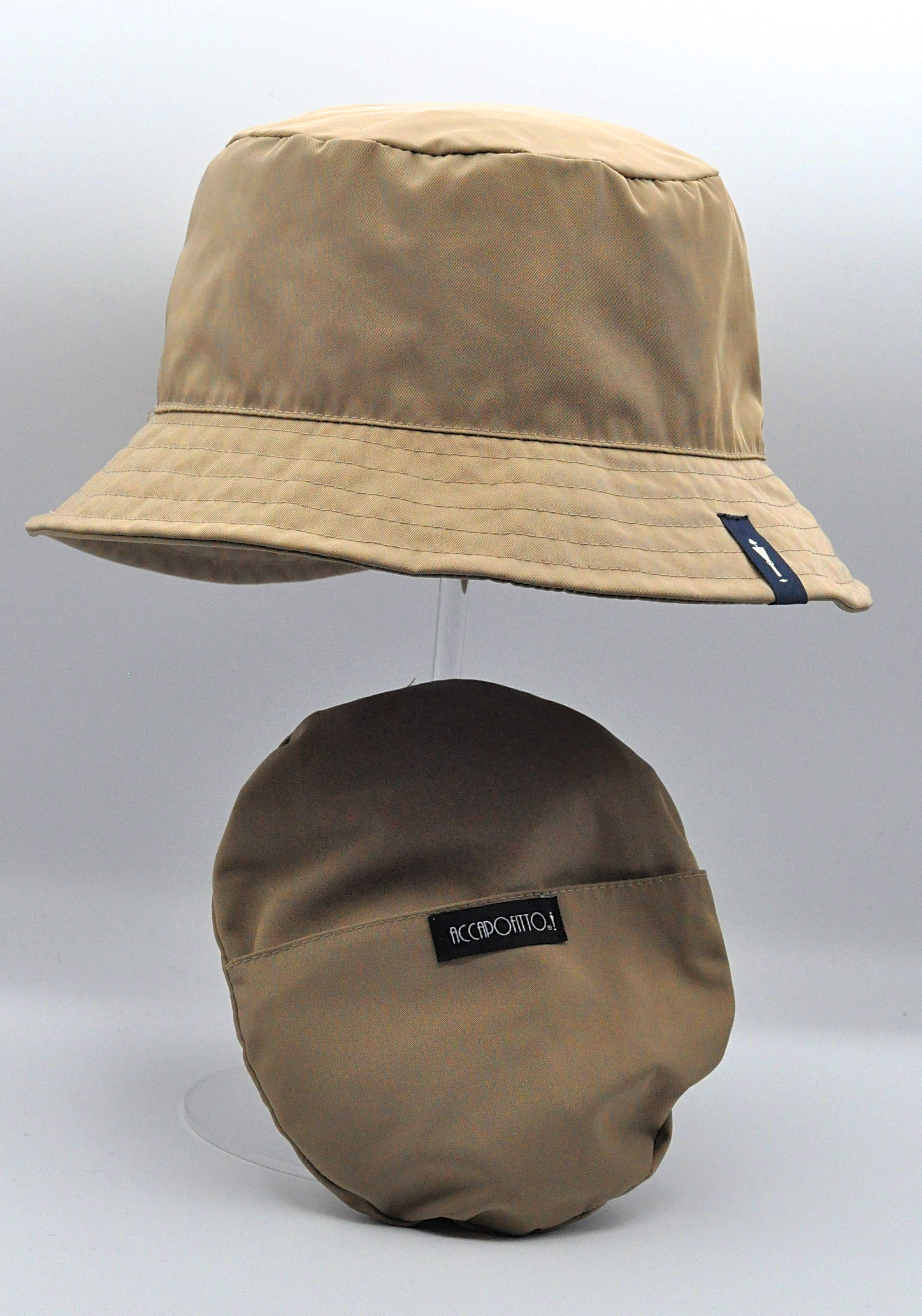 Cappello impermeabile del brand Accapofitto, ripiegabile. Visione d'insieme