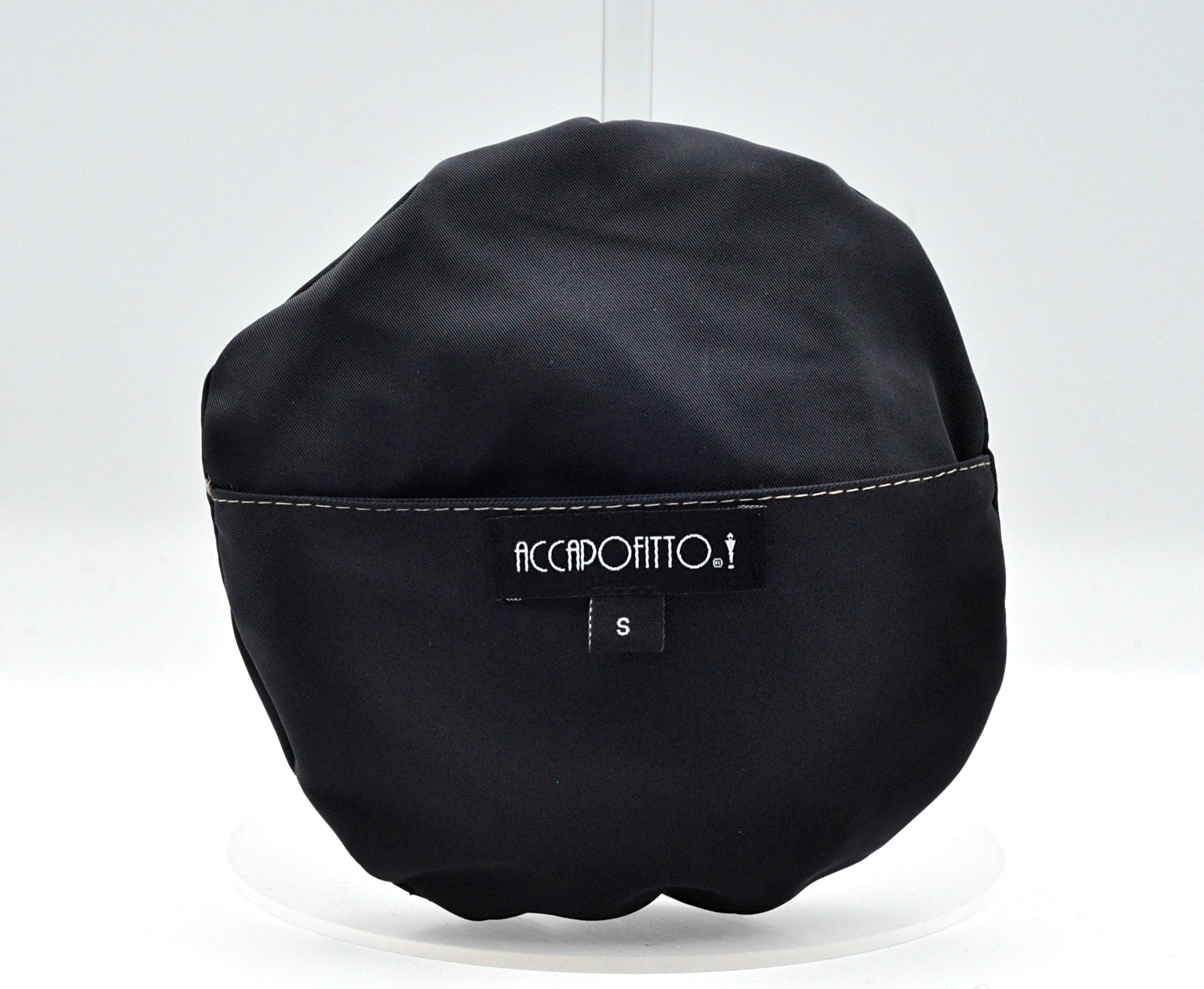 Cappello impermeabile del brand Accapofitto, ripiegabile. Visione de cappello ripiegato