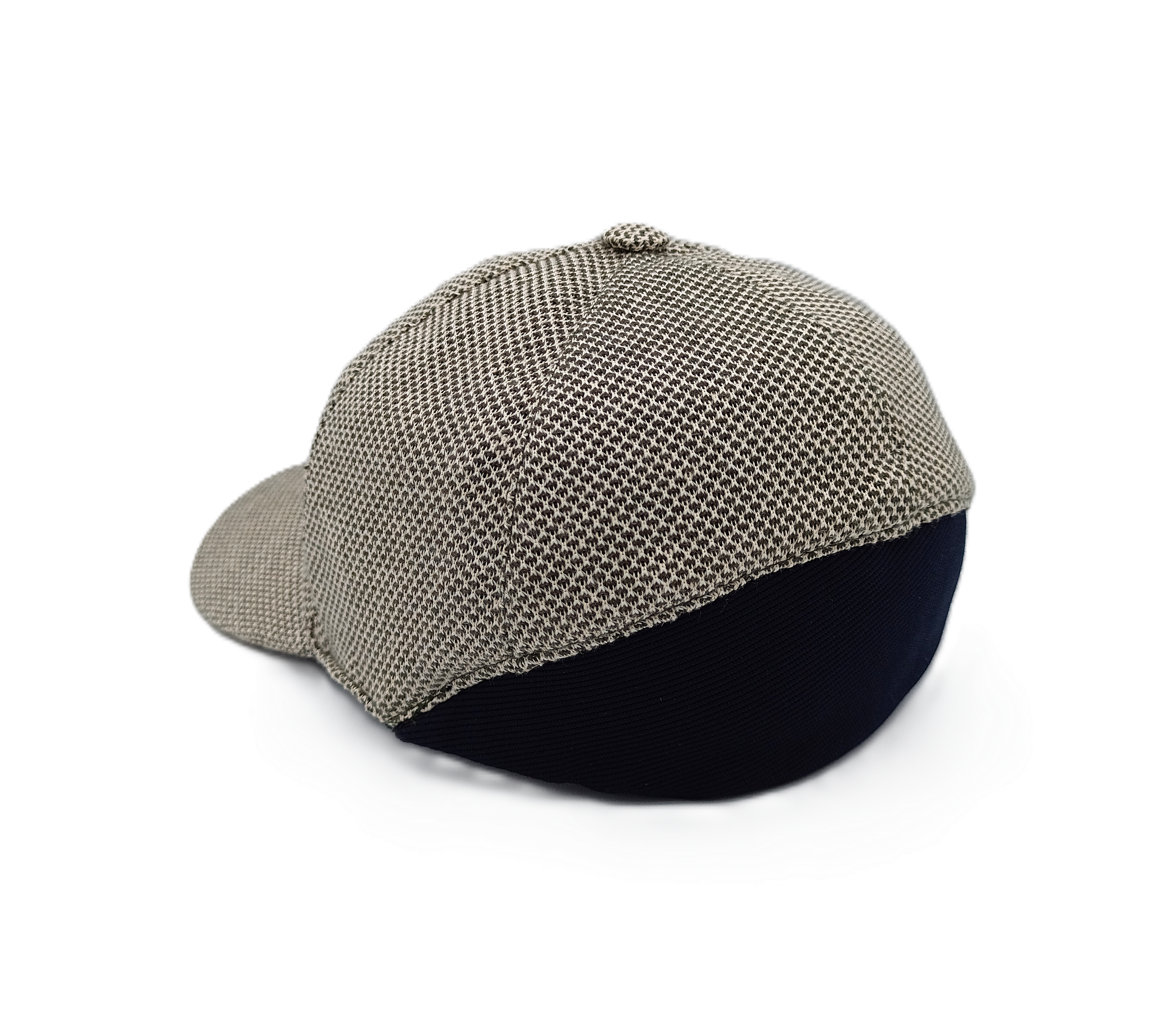 Cappello baseball Andy. Cotone misto lino, tessuto micro jacquard verde e beige del brand Accapofitto, con inserto in jersey elasticizzato blu sulla nuca. Visione retro