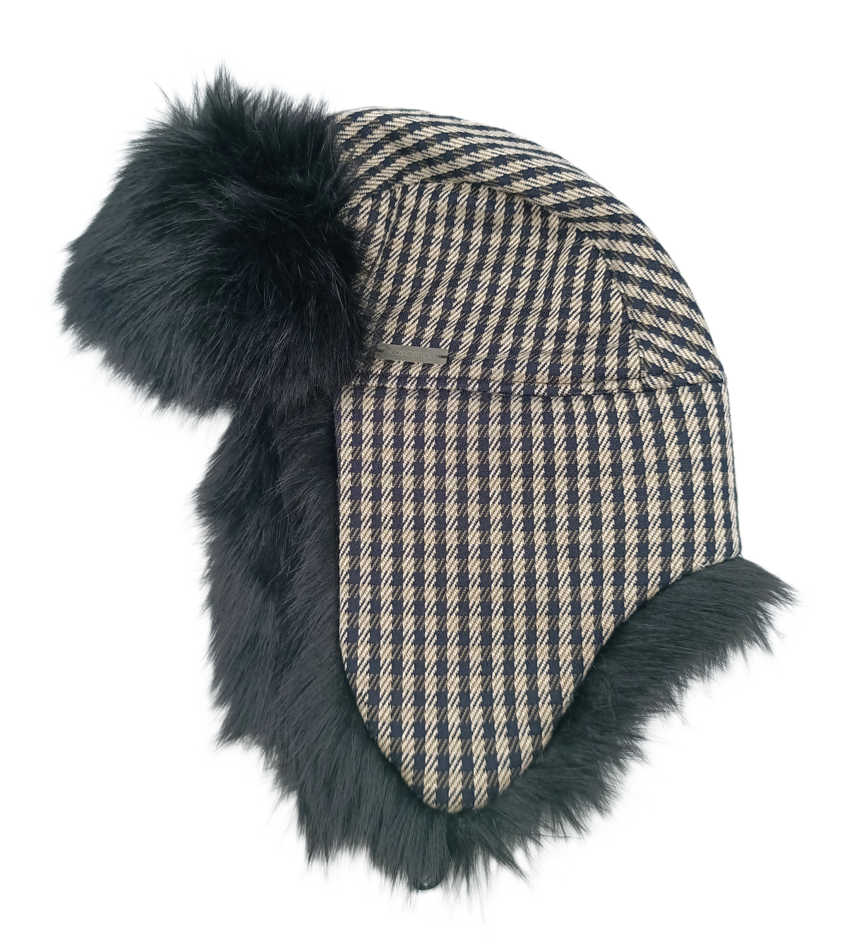 Cappello aviatore Mika del brand Accapofitto. Tessuto esterno a quadretti blu e avorio stile pied de poulet, rifinito con ecopelliccia variante nera
