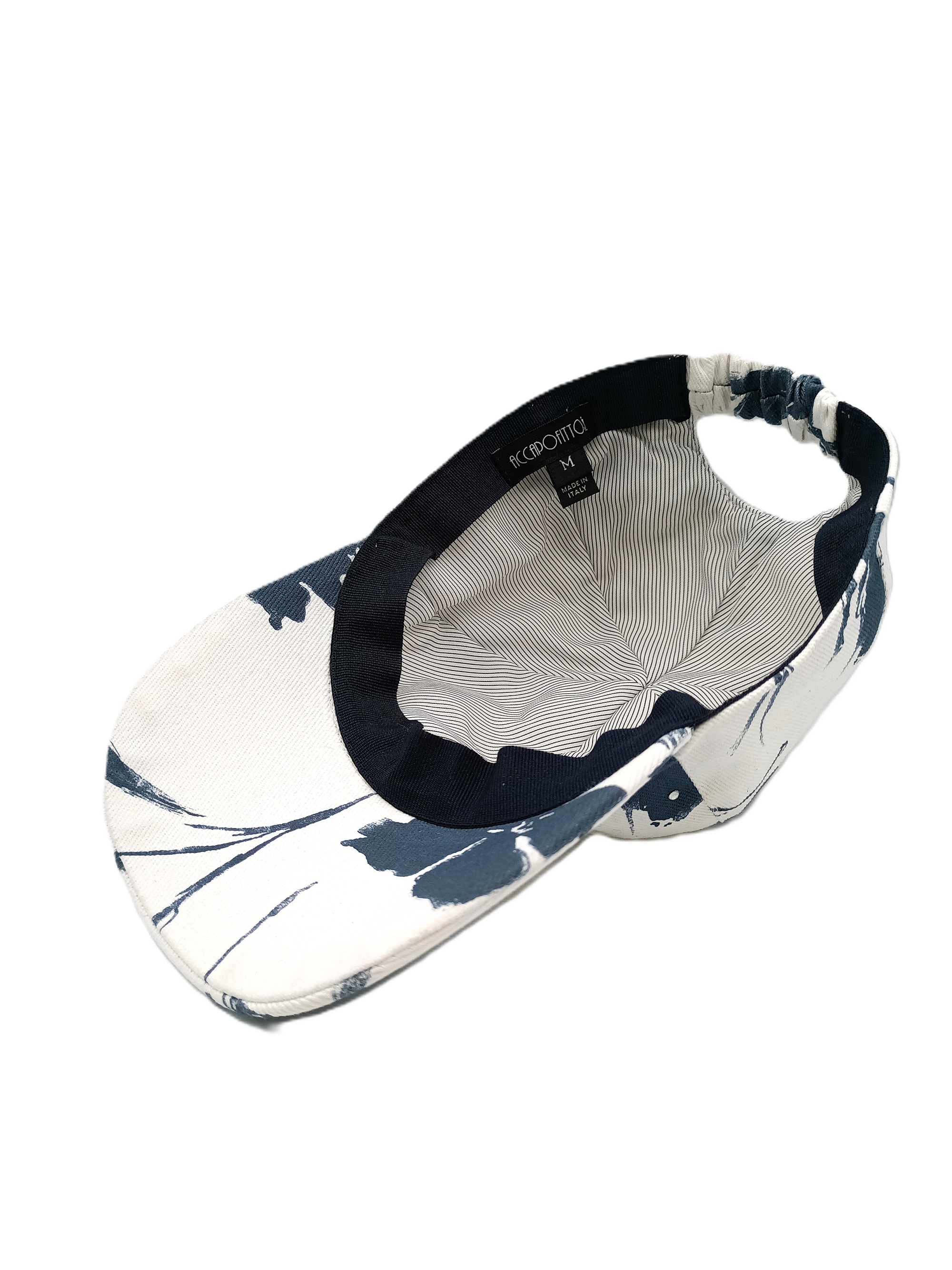 Cappello baseball del brand Accapofitto, in cotone bianco e disegno floreali blu, con strass. visione della fodera interna a righine