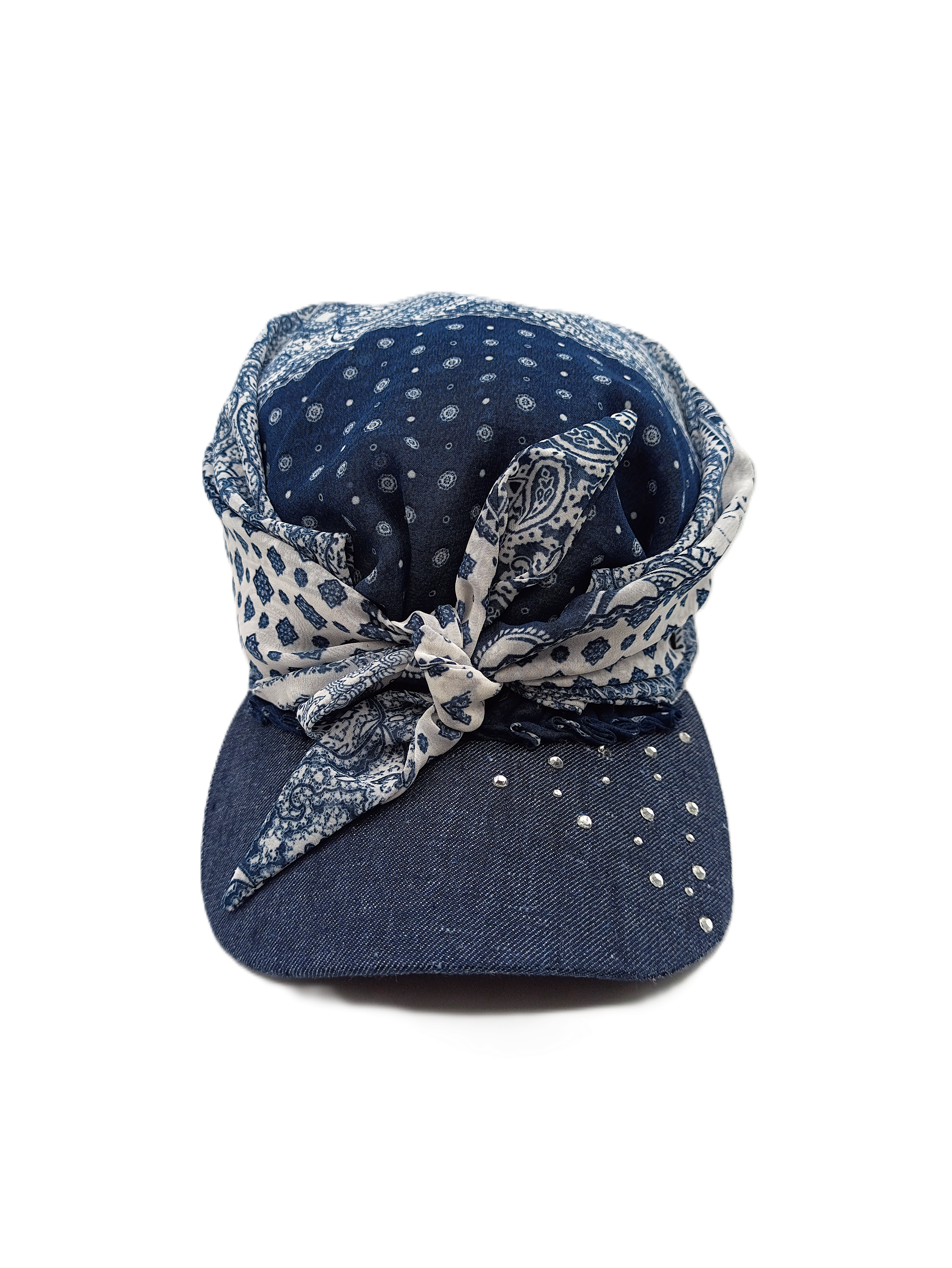 Cappello Accapofitto Samy in georgette fantasia sui toni del blu e del bianco, con nodo sul davanti e tesa in jeans con strass. Visione frontale