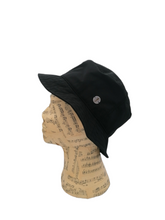 Carica l&#39;immagine nel visualizzatore di Gallery, Cappello nero antipioggia ripiegabile del brand Accapofitto
