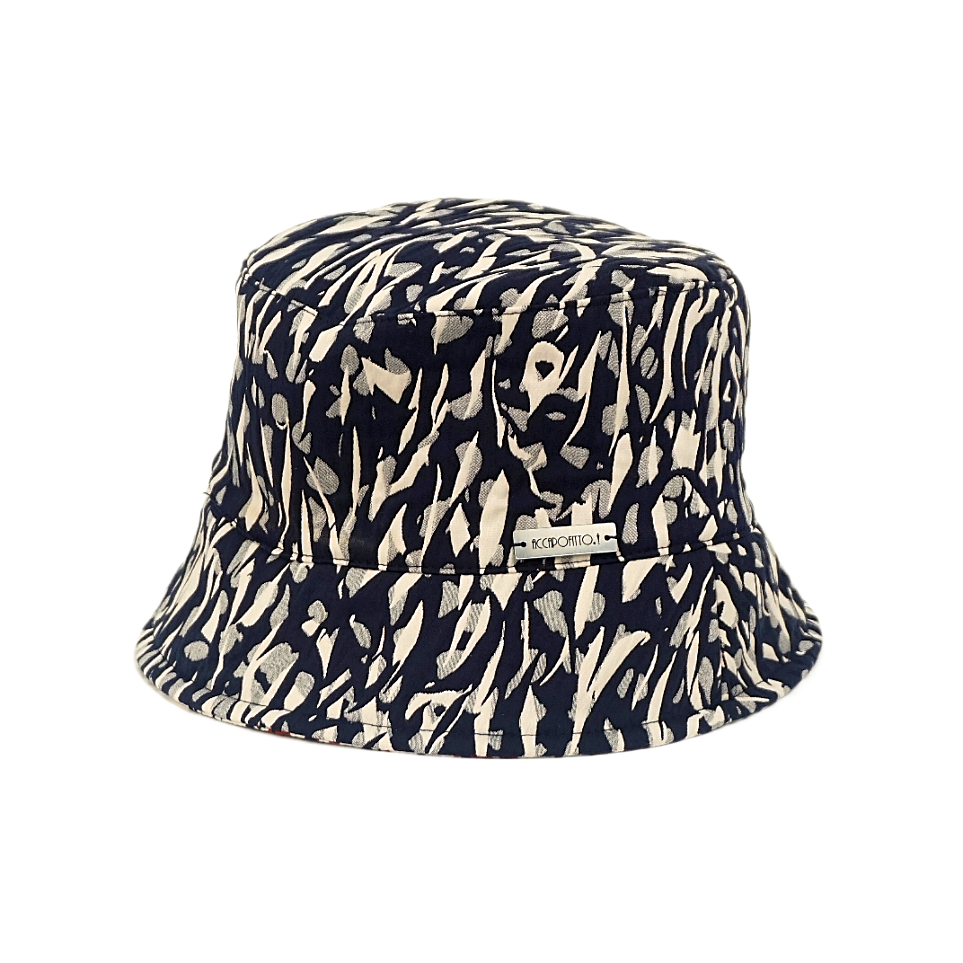 Cappello bucket hat reversibile di cotone ed elastane del brand Accapofitto, fantasia grigia e bianca su sfondo blu