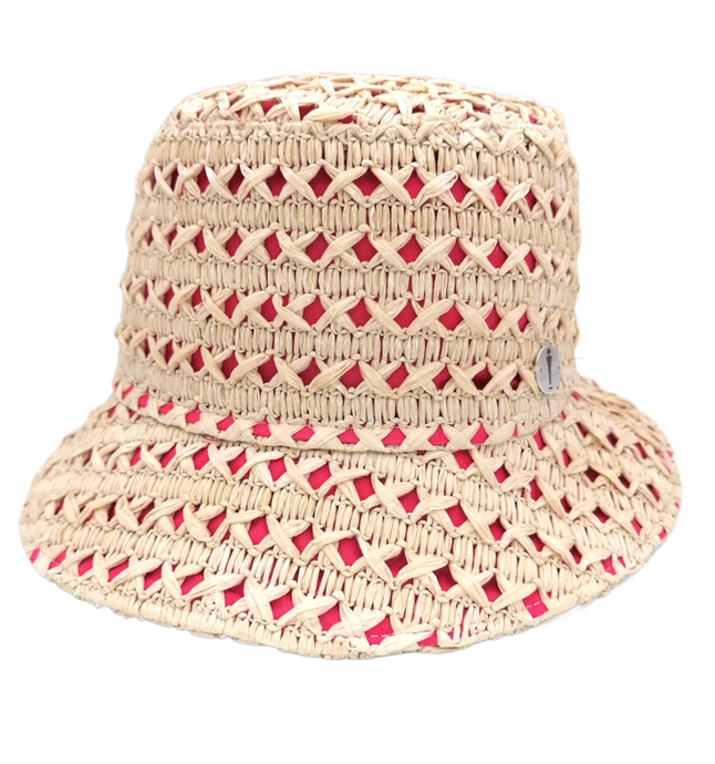 Cappello cloche collezione GoldenHay del brand Accapofitto in rafia di viscosa intrecciata con rivestimento interno di cotone rosa, visione frontale