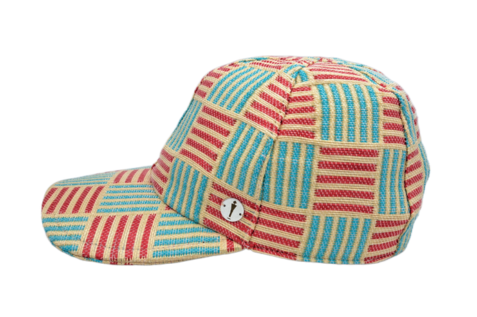 cappello modello baseball del brand Accapofitto in misto rafia di viscosa, fantasia righe rosse azzurre, visione laterale