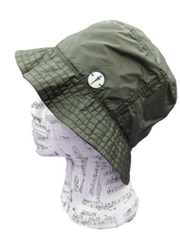 Carica l&#39;immagine nel visualizzatore di Gallery, cappello alla pescatora donna, bucket hat, verde muschio, impermeabile e ripiegabile, sinistra
