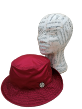 Carica l&#39;immagine nel visualizzatore di Gallery, cappello alla pescatora donna, bucket hat, rosso ciliegia, impermeabile e ripiegabile, aperto
