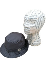 Load image into Gallery viewer, cappello alla pescatora donna, bucket hat, marrone castoro, impermeabile e ripiegabile, aperto
